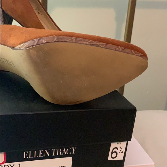 Ellen Tracy suede heels size 6.5 - Picture 4 of 4